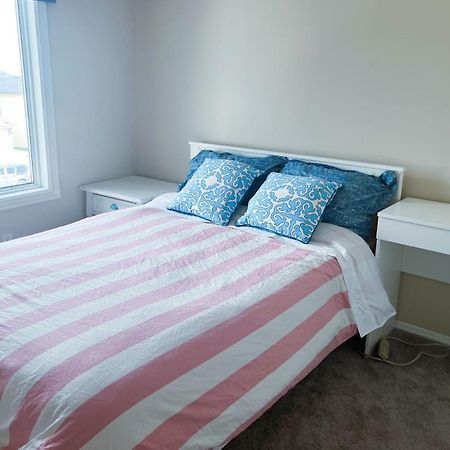 Best Garden House&3 Mins Bus Station Close C-Train&Free Parking YYC Quarto foto
